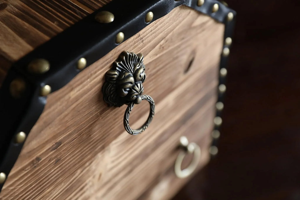Large Wooden Lockable Trunk with Lion Rings V581104