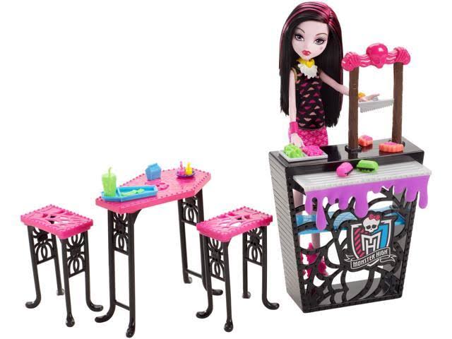 Beast Bites Cafe Draculaura Doll u0026 Playset E814718