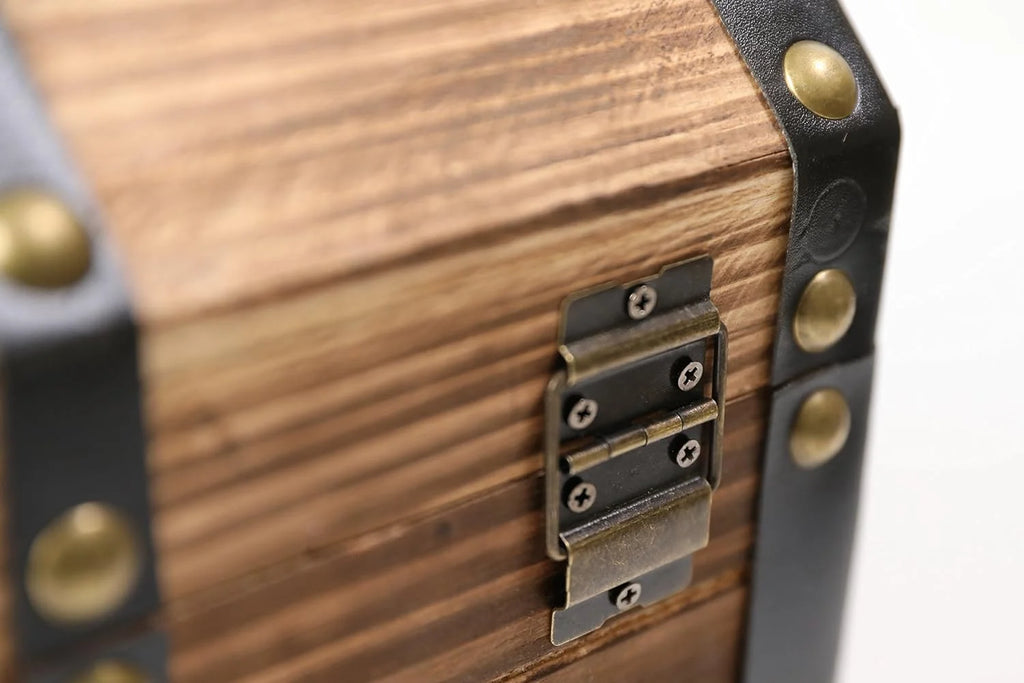 Large Wooden Lockable Trunk with Lion Rings V581104